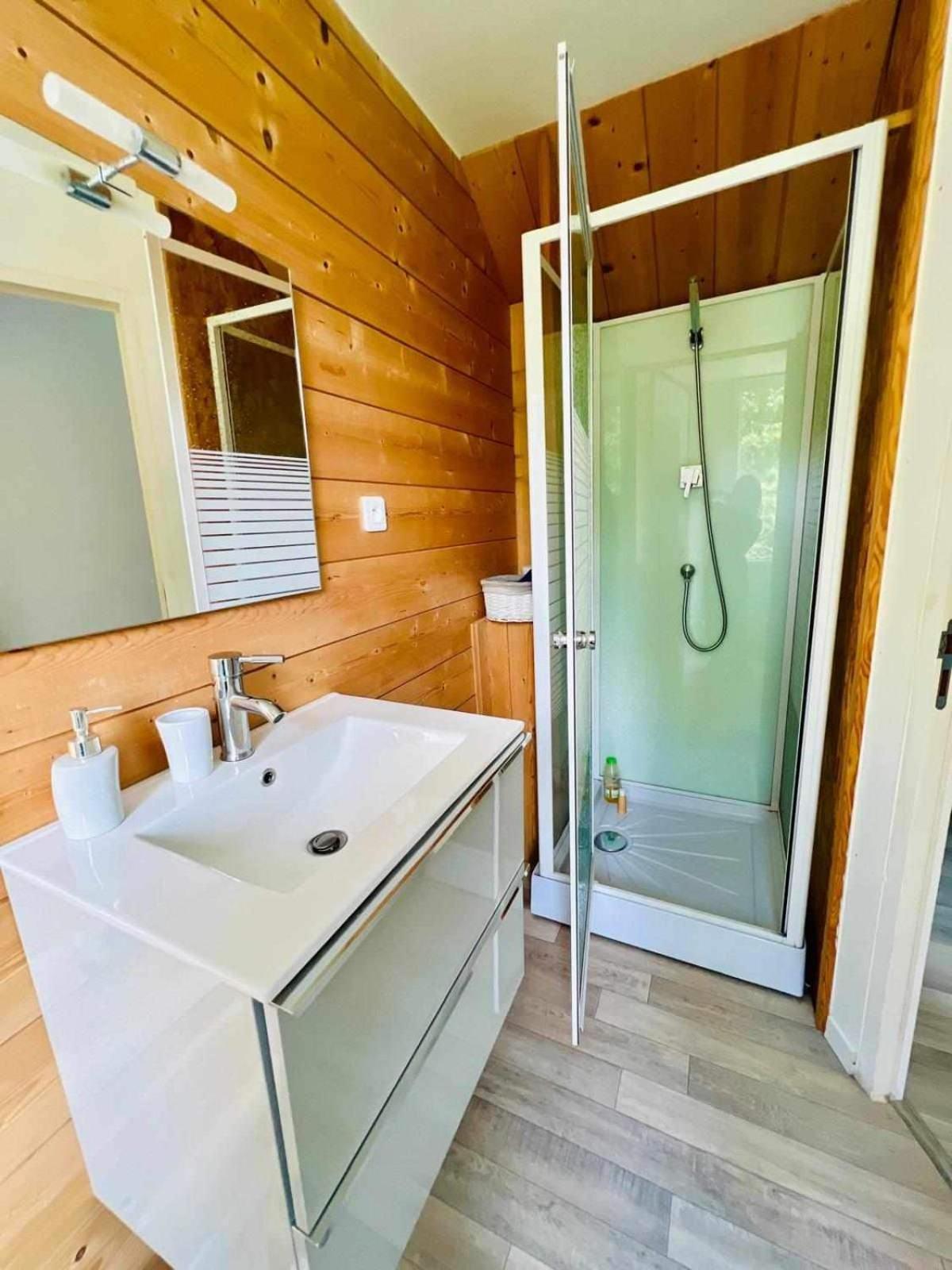 Le Reflet Des Pyrenees Apartment บาญเญอ-เดอ-บีกอร์ ภายนอก รูปภาพ